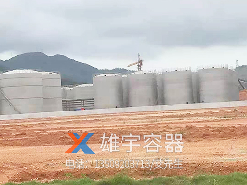 大（dà）型不鏽鋼化工罐